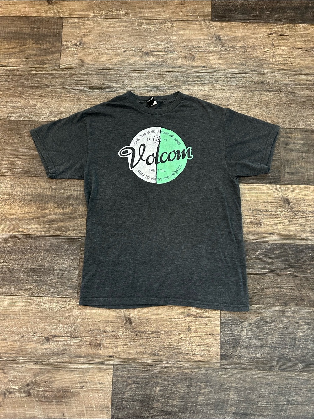 Vintage Y2K Volcom Short Sleeve T-shirt Men's Size M Grey Medium Logo I12
